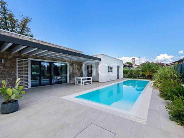 Villa Indipendente in vendita a Padenghe Sul Garda, Lombardia