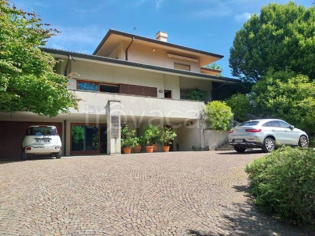 Villa Indipendente in vendita a Brughiera, Palazzago