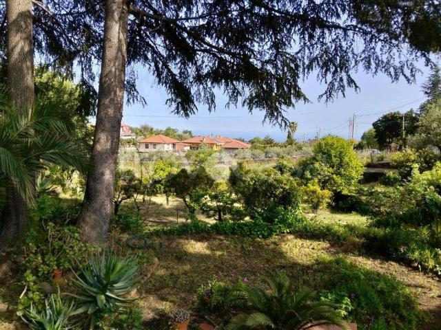 Villa Indipendente in vendita a Pedara, Sicilia