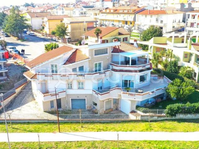 Villa Indipendente in vendita a Petacciato, Molise