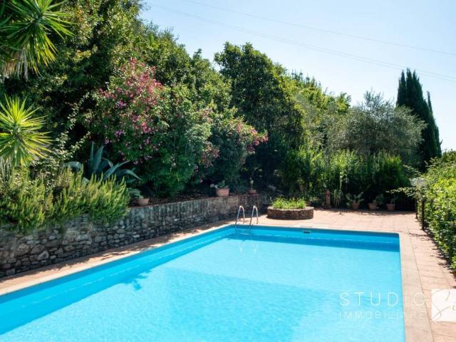 Villa Indipendente in vendita a Piazza, Pistoia