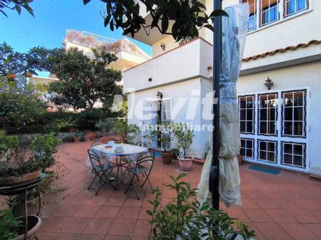 Villa Indipendente in vendita a Pollena Trocchia, Campania
