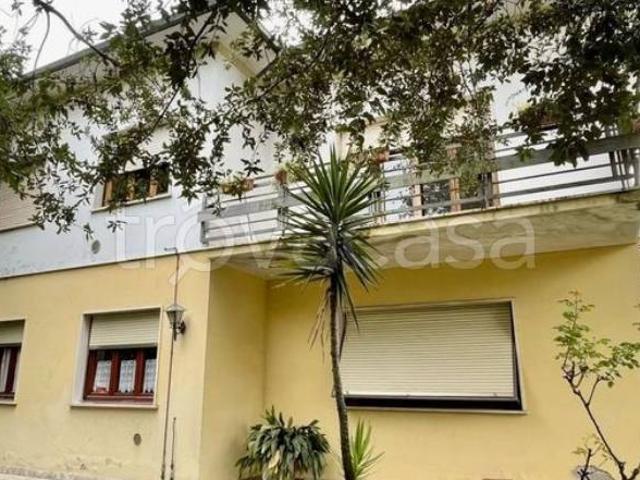 Villa Indipendente in vendita a Ponte San Pietro, Lombardia