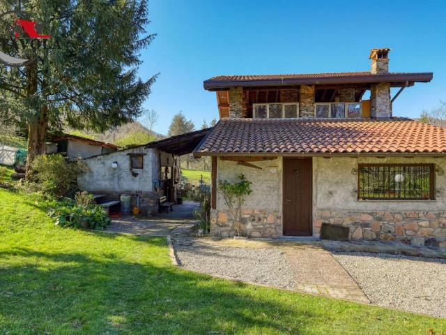 Villa Indipendente in vendita a Comunità Montana del Piambello, Porto Ceresio