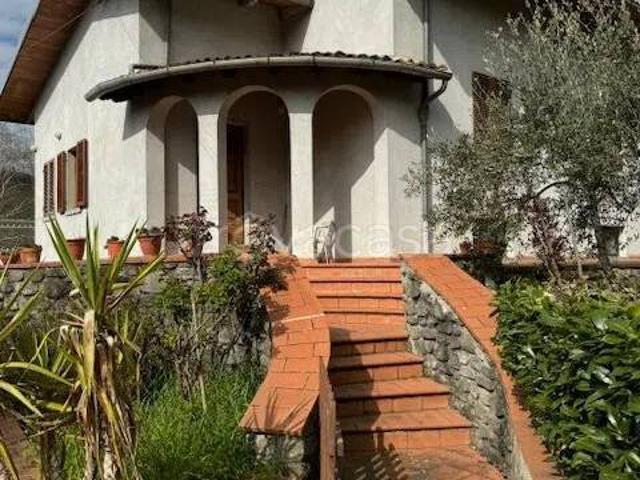 Villa Indipendente in vendita a Pratovecchio Stia, Pratovecchio