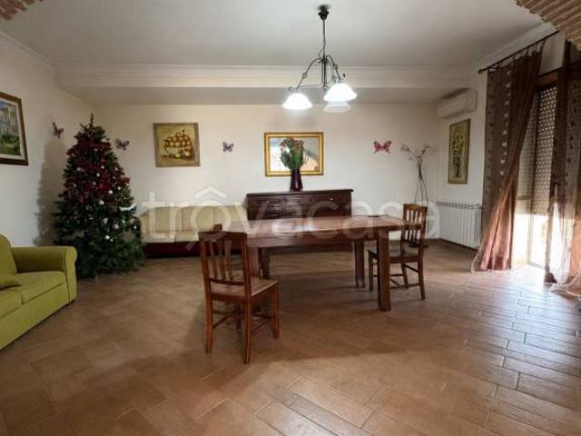 Villa Indipendente in vendita a Priverno, Lazio
