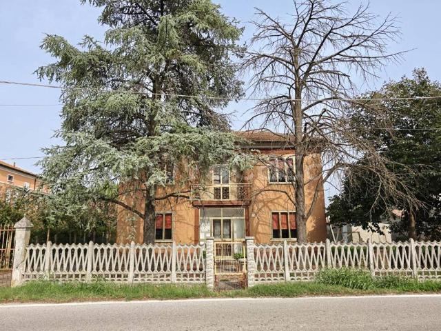 Villa Indipendente in vendita a Unione Terre e Fiumi, Reggio Emilia