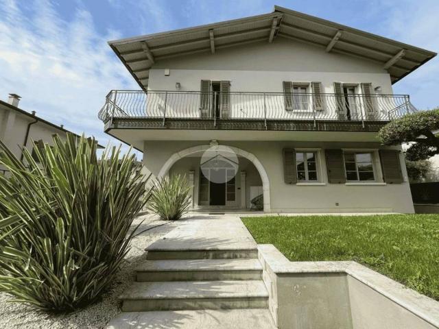 Villa Indipendente in vendita a Rodengo, Rodengo Saiano