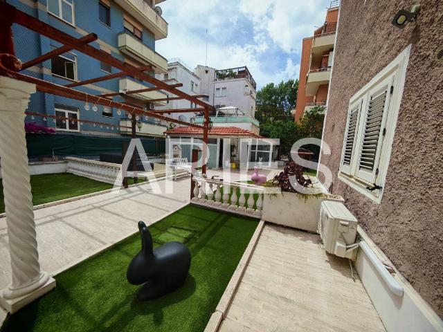 Villa Indipendente in vendita a Lido di Ostia, Roma Capitale