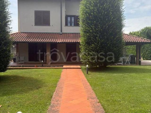 Villa Indipendente in vendita a Romano Di Lombardia, Lombardia