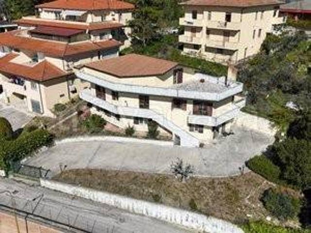 Villa Indipendente in vendita a Roseto Degli Abruzzi, Abruzzo