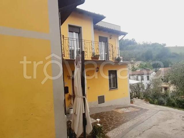 Villa Indipendente in vendita a Castello, Santa Giuletta
