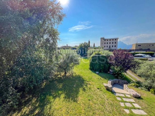 Villa Indipendente in vendita a Loncrino, Torri Del Benaco
