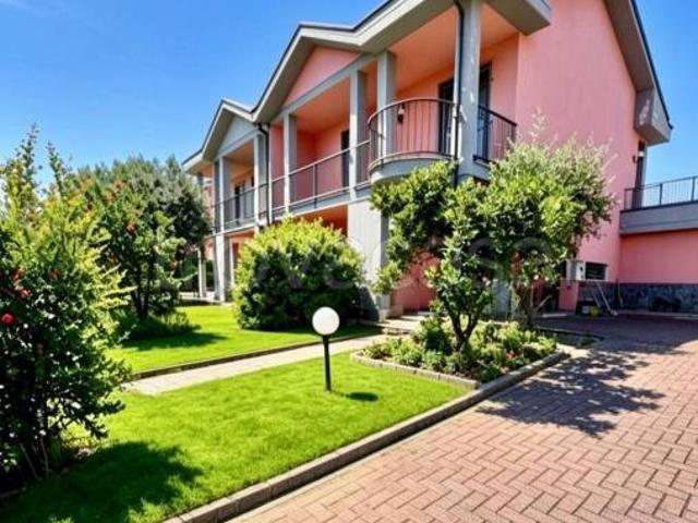 Villa Indipendente in vendita a Torricella Verzate, Lombardia