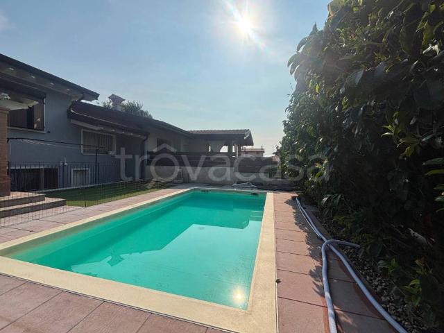 Villa Indipendente in vendita a Trenzano, Lombardia