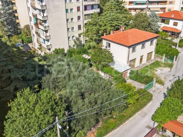 Villa Indipendente in vendita a Coloncovez / Kolonkovec, Trieste