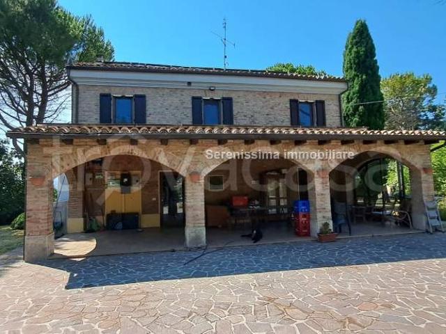 Villa Indipendente in vendita a Vallefoglia, Marche