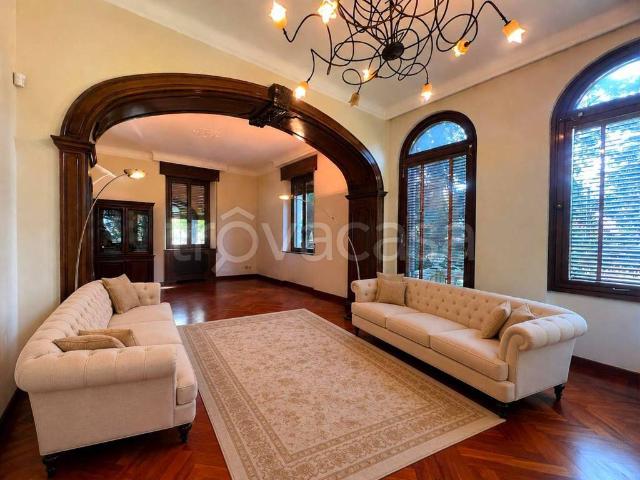 Villa Indipendente in vendita a Varese, Lombardia