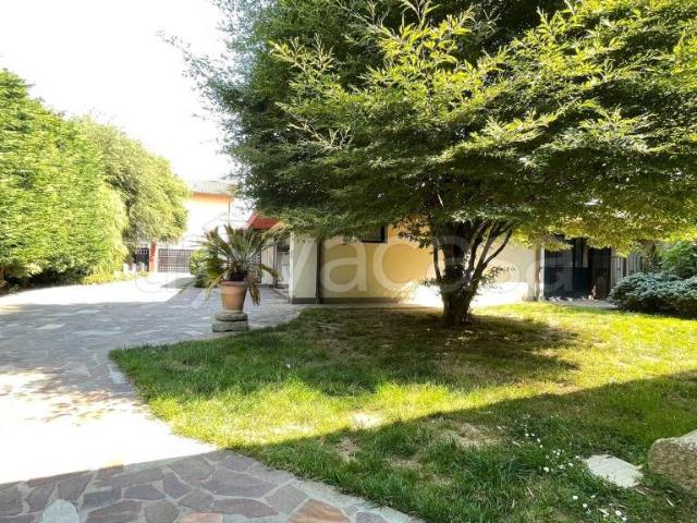 Villa Indipendente in vendita a Verano Brianza, Lombardia