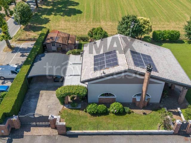 Villa Indipendente in vendita a Volongo, Lombardia