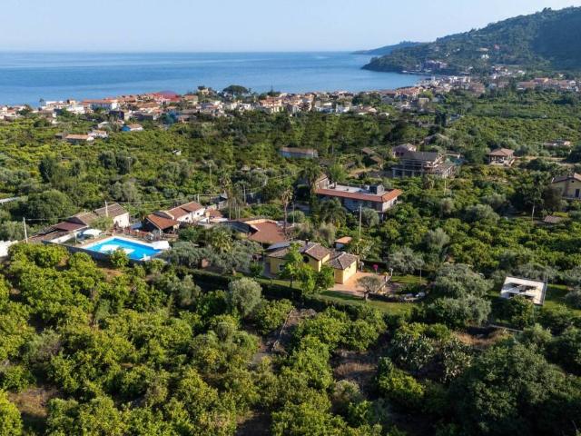 Villa Indipendente in vendita a Acireale, Sicilia