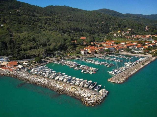 Villa Indipendente in vendita a Ameglia, Liguria