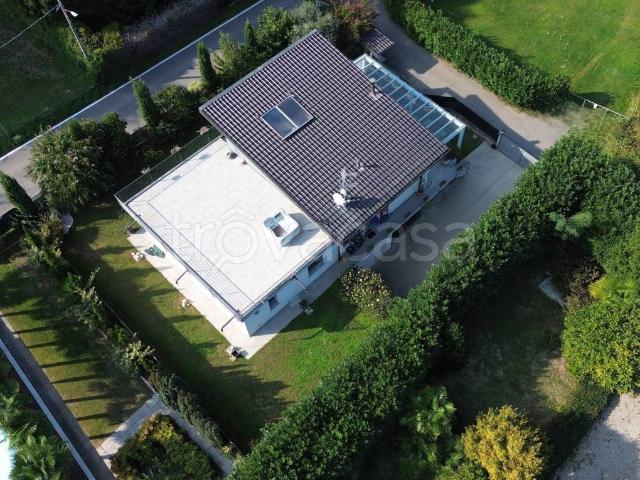 Villa Indipendente in vendita a Barzola, Angera