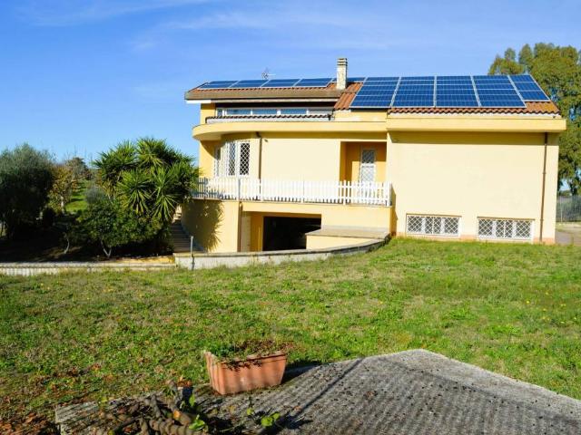 Villa Indipendente in vendita a Aprilia, Lazio