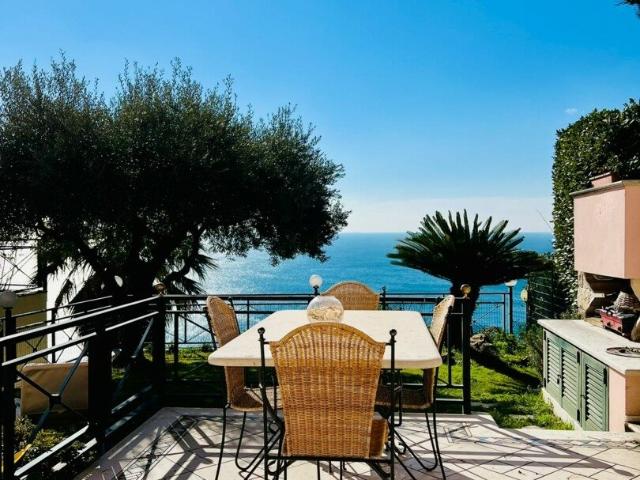 Appartamento in vendita a Pineta di Arenzano, Arenzano