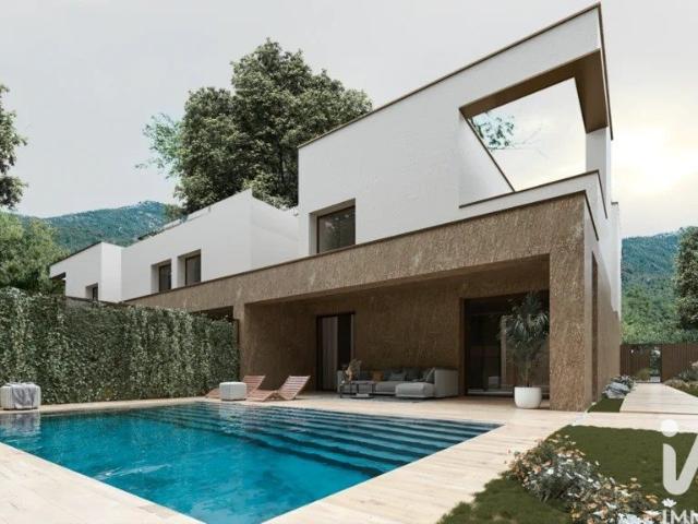 Casa in vendita a Carugo, Lombardia
