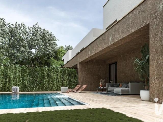 Casa in vendita a Carugo, Lombardia