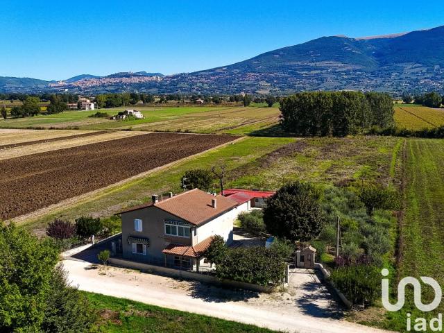 Casa in vendita a Assisi, Umbria