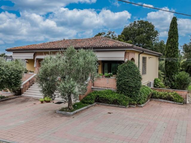 Casa in vendita a Desenzano Del Garda, Lombardia