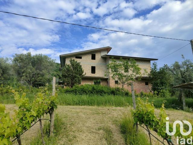 Casa in vendita a Unione dei Comuni della Val Vibrata, Controguerra
