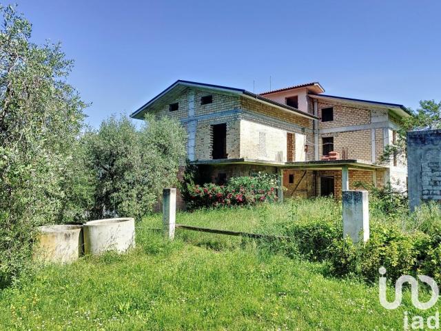 Casa in vendita a Unione dei Comuni della Val Vibrata, Controguerra