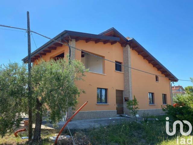 Casa in vendita a Unione dei Comuni della Val Vibrata, Controguerra