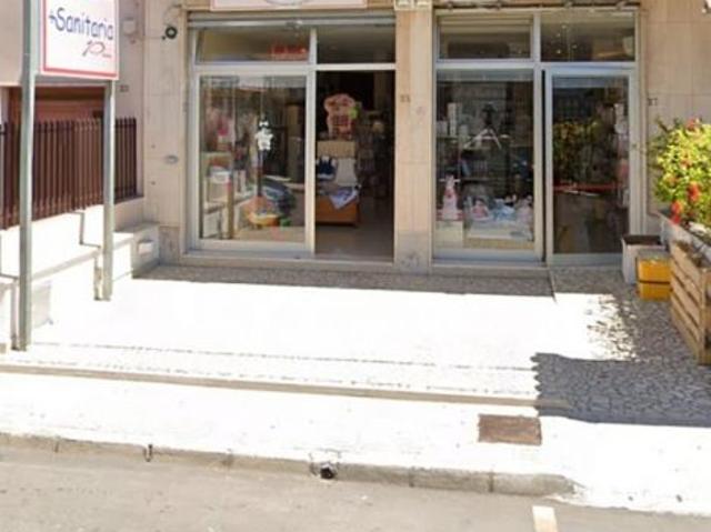 Locale Commerciale in vendita a Puglia, Lecce