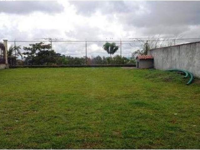 Vendo amplia casa con terreno y buena vista en Villa Lucre!