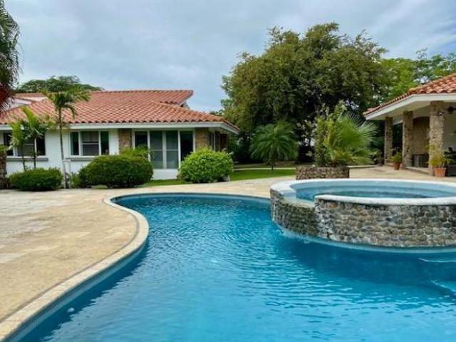 Vendo bellísima casa en Punta Barco Village