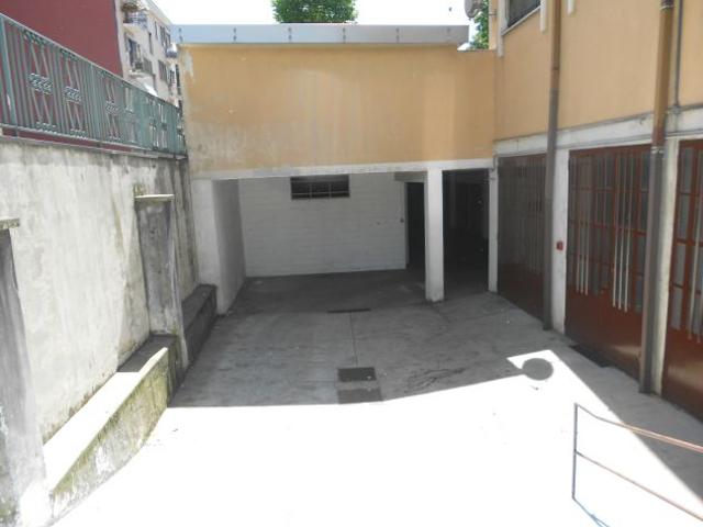 Box in vendita a Lainate, Lombardia