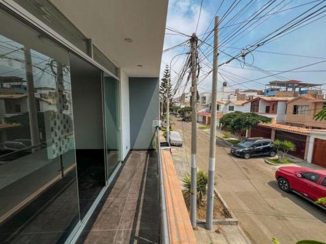 VENDO CASA DE 3 PISOS EN CHORRILLOS CON 6 HAB Y 3 COCHERAS, JARDINES ETC
