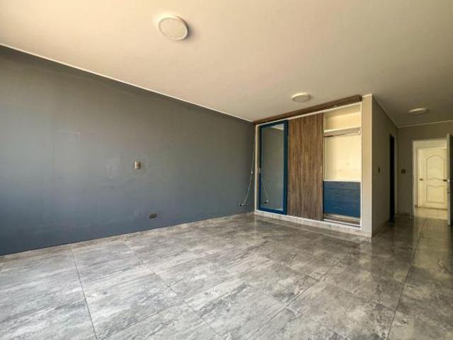 VENDO CASA DE 3 PISOS EN CHORRILLOS CON 6 HAB Y 3 COCHERAS, JARDINES ETC