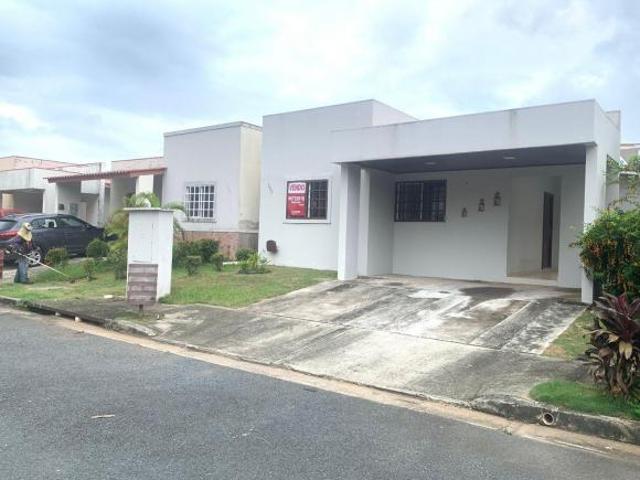 VENDO CASA EN ARBOLEDAS LOS OLIVOS LA CHORRERA