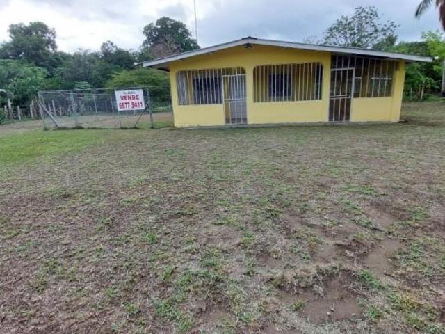 VENDO CASA EN PUERTO ARMUELLES