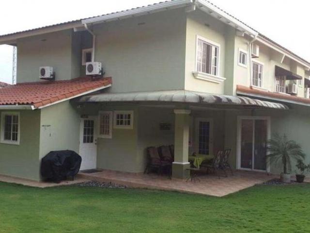 VENDO CASA EN VILLA LUCRE CON GARITA DE SEGURIDAD