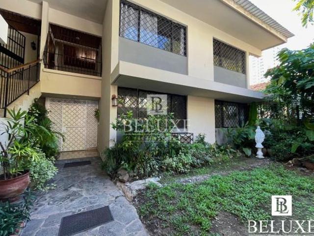 VENTA CASA GRANDE DE 3 APARTAMENTOS EN LA CRESTA 4