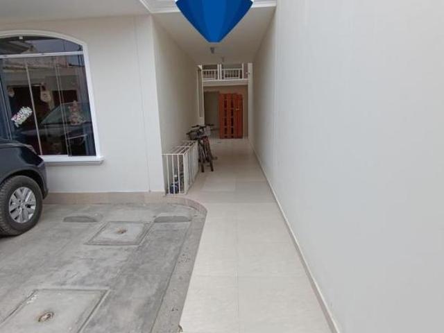 Vendo Dpto.Flat Remodelado Primer Piso Urb. El Golf Con Cochera 125m2 jrivera