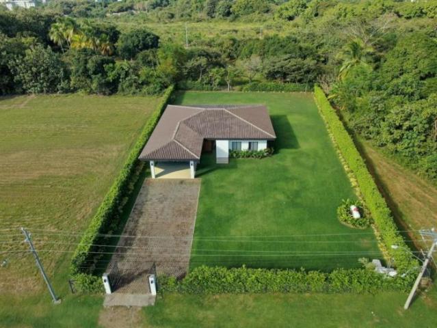 Vendo exclusiva casa con piscina y terraza, totalmente equipada