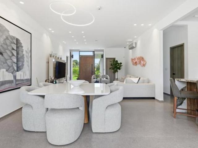 Vendo exclusiva casa con piscina y terraza, totalmente equipada