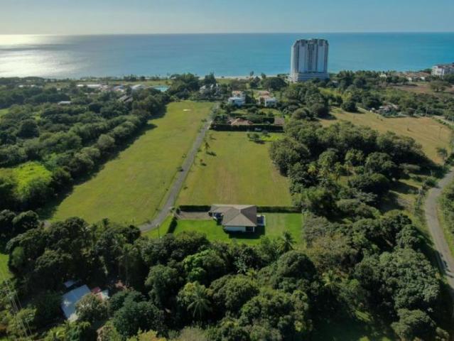 Vendo exclusiva casa con piscina y terraza, totalmente equipada